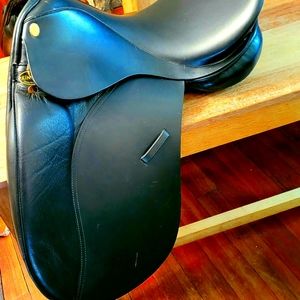 Great condition Kincade 15" dressage saddle set